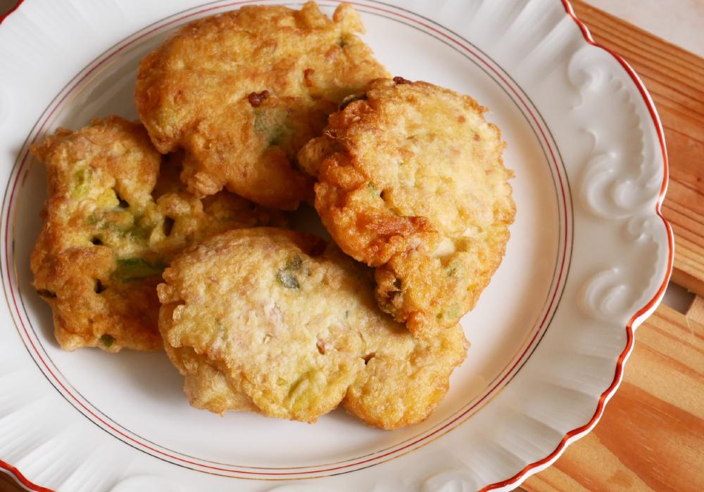 Pataniscas de atum com feijão verde